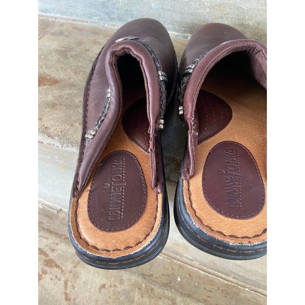 Minnetonka brown leather clog with silver tone hardware - Picture 6 of 8